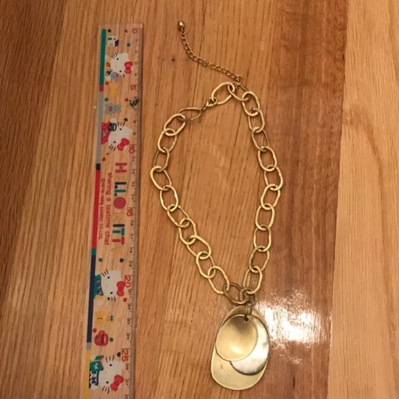 Hammered gold medallion statement coin necklace - Picture 5 of 5